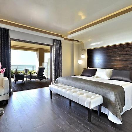 Vincci Seleccion Aleysa Hotel Benalmadena Bagian luar foto A bedroom at the hotel