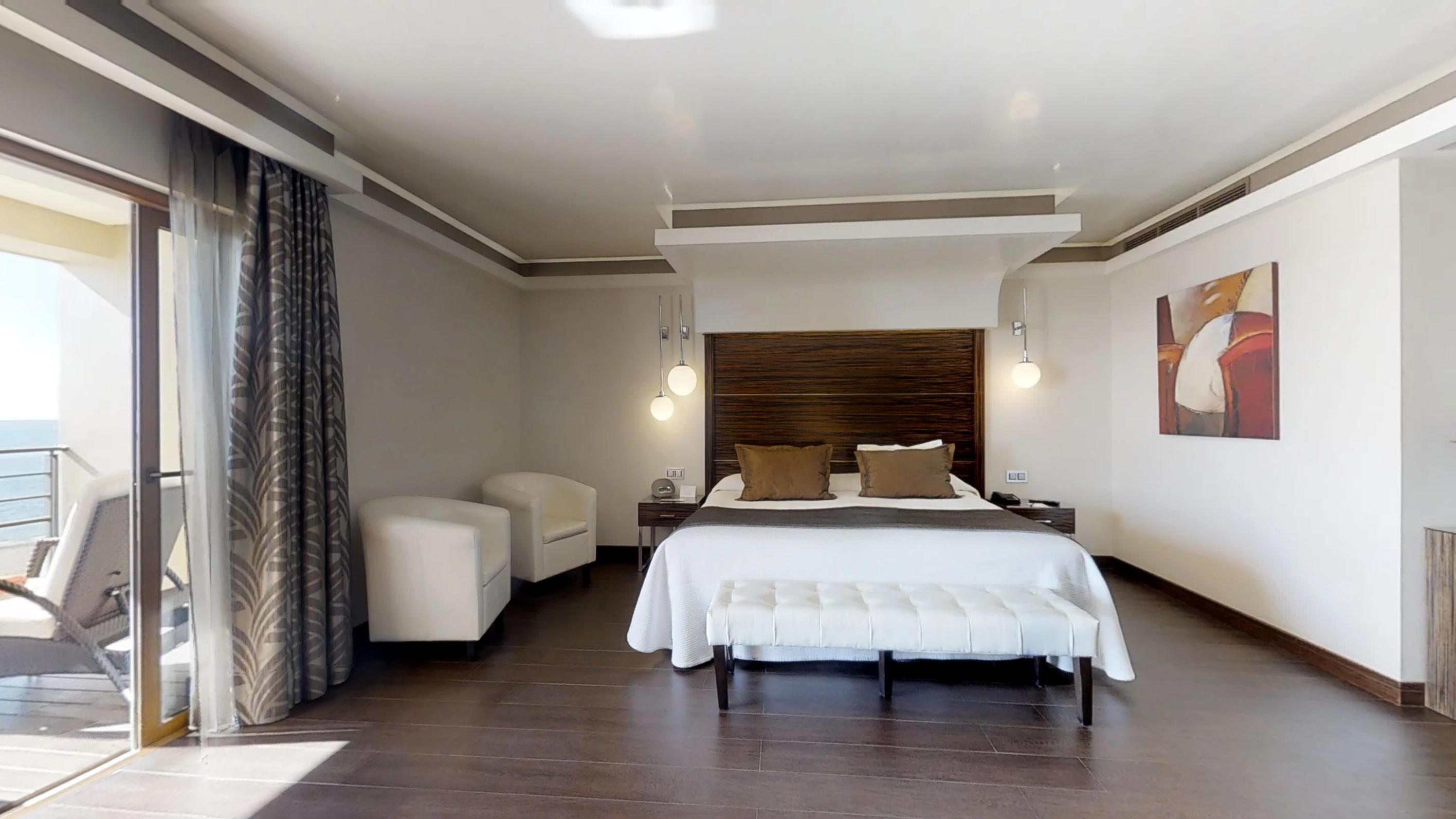 Vincci Seleccion Aleysa Hotel Benalmadena Bagian luar foto Suite