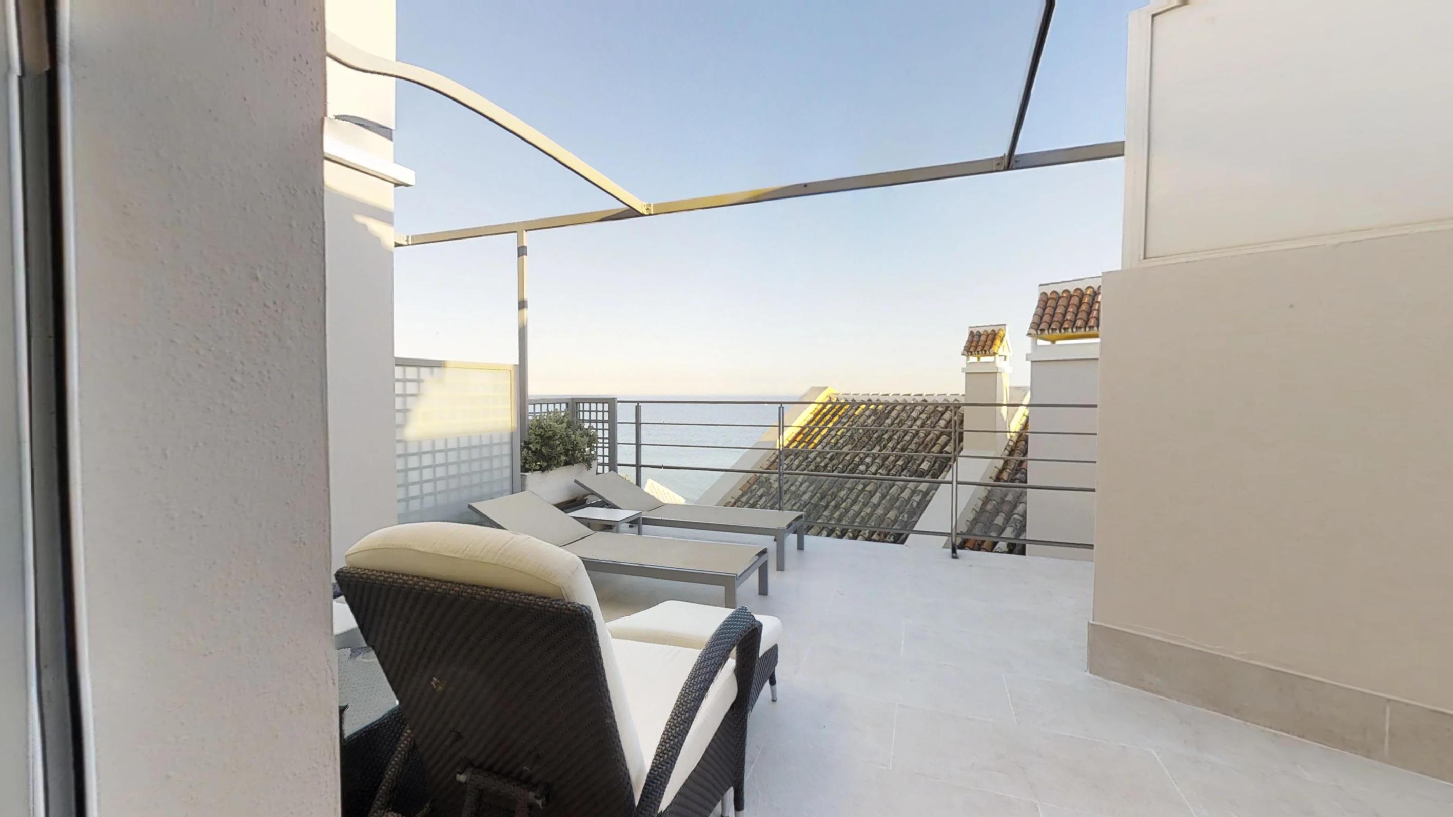 Vincci Seleccion Aleysa Hotel Benalmadena Bagian luar foto 3D rendering of a balcony