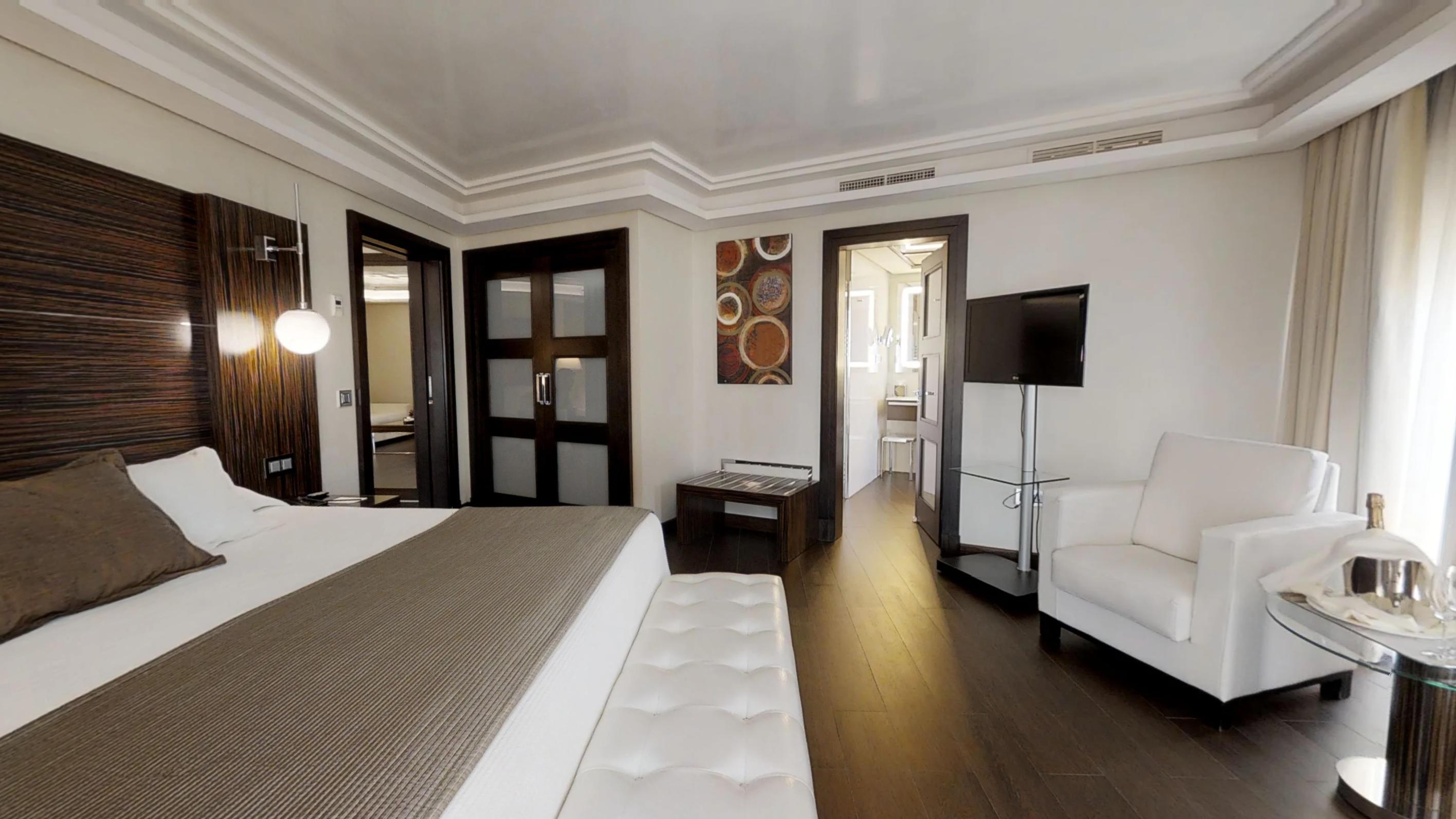 Vincci Seleccion Aleysa Hotel Benalmadena Bagian luar foto A room at the hotel