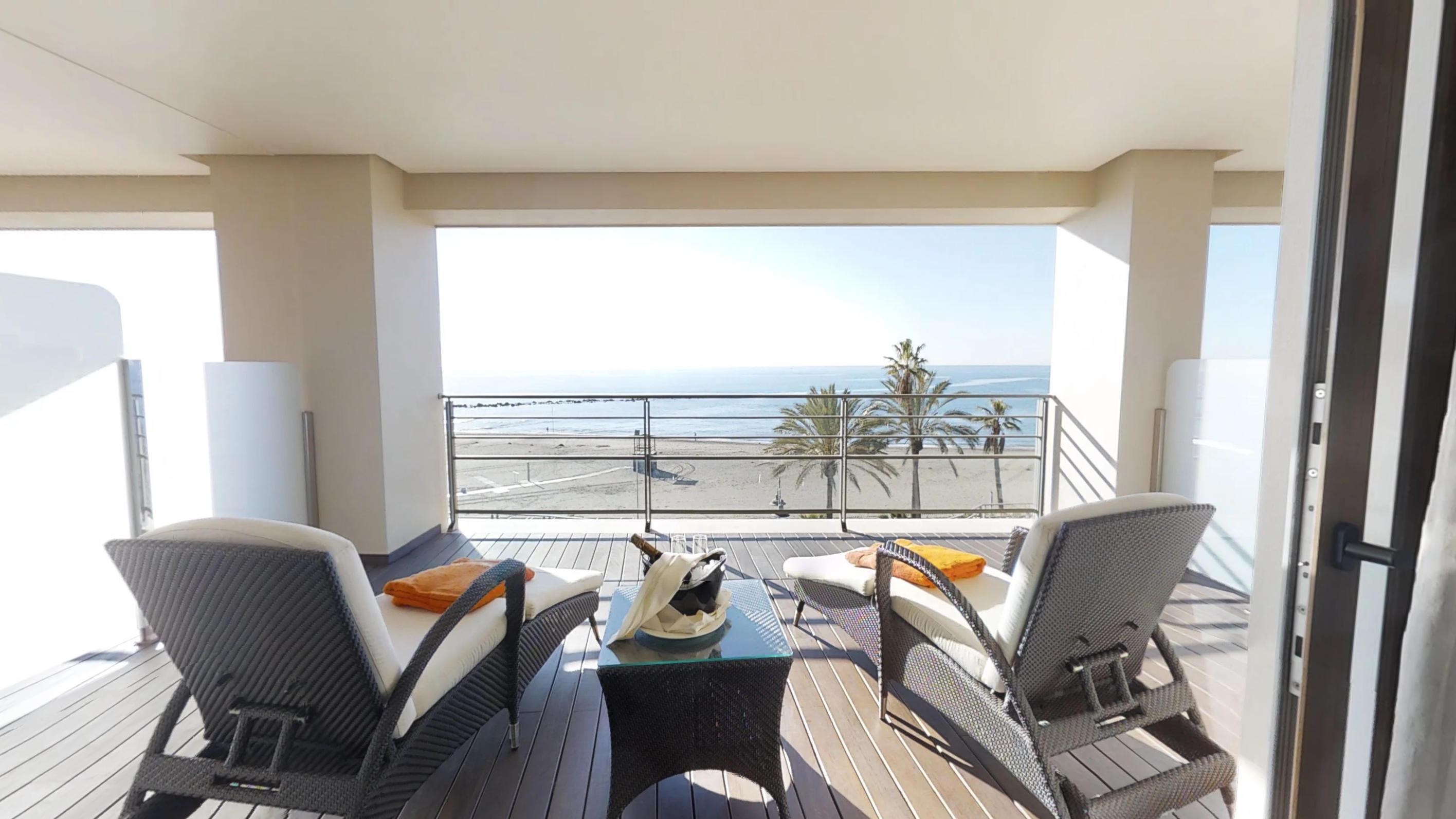 Vincci Seleccion Aleysa Hotel Benalmadena Bagian luar foto A balcony