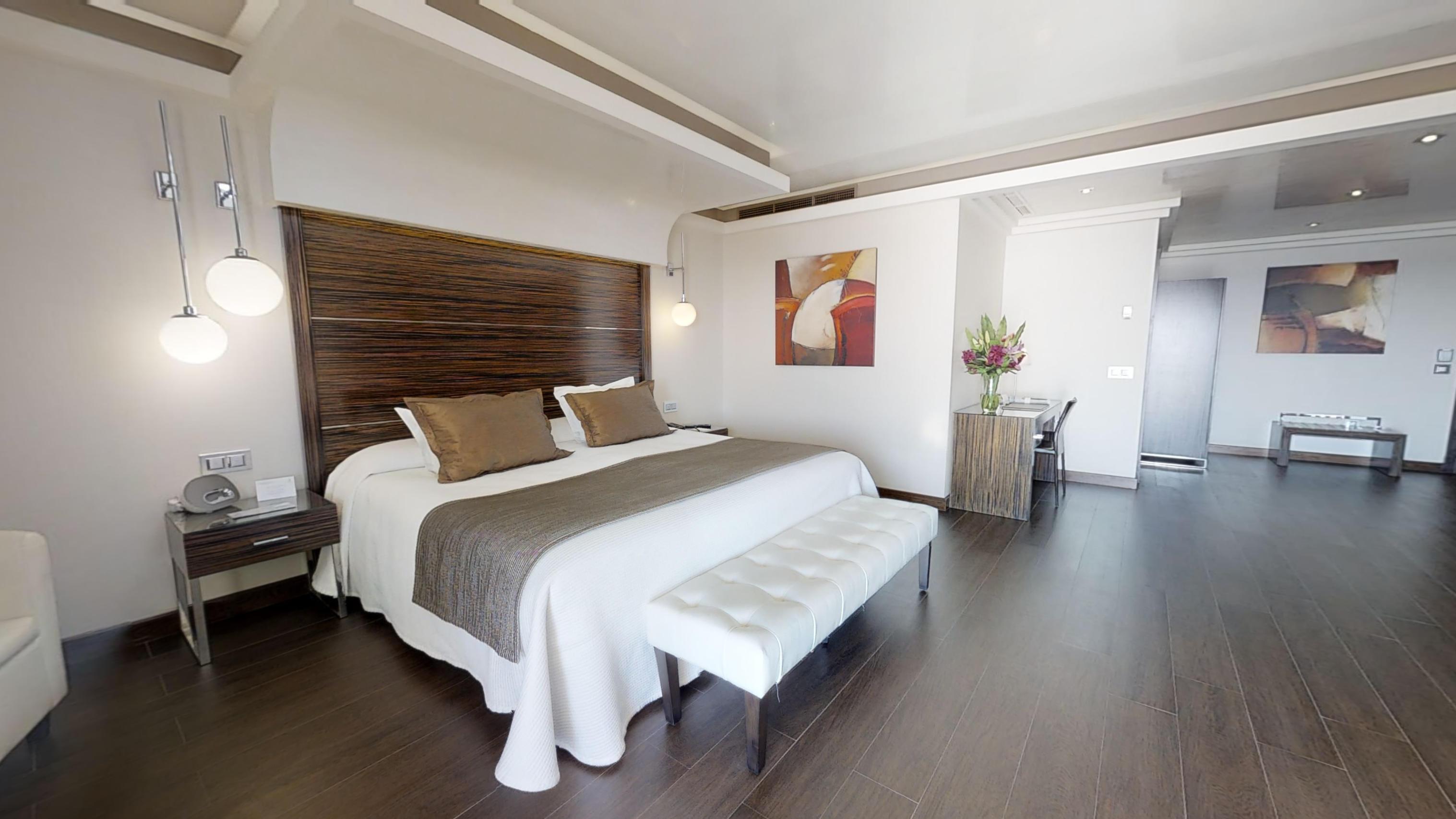 Vincci Seleccion Aleysa Hotel Benalmadena Bagian luar foto A room at the hotel