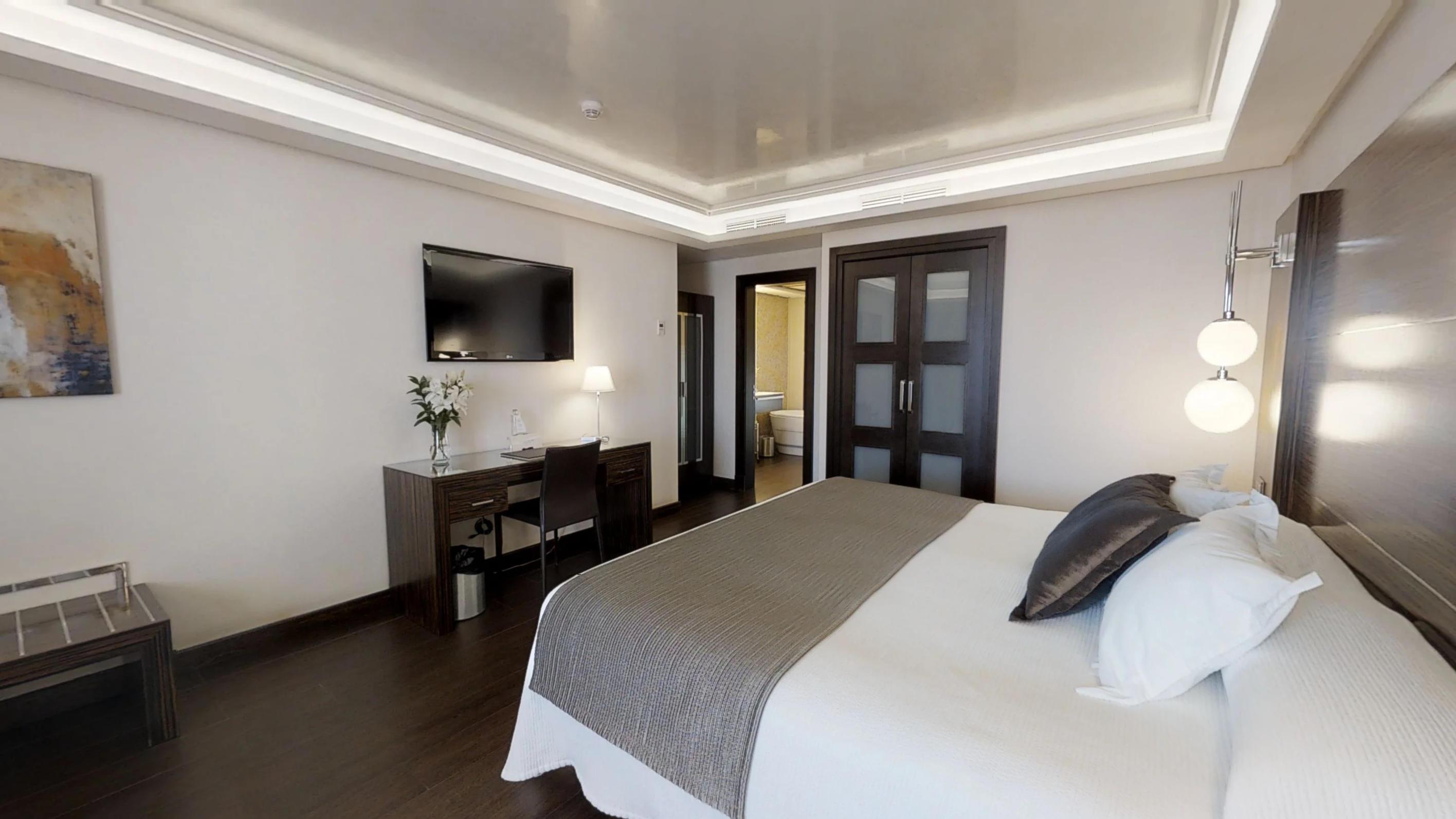 Vincci Seleccion Aleysa Hotel Benalmadena Bagian luar foto A room at the hotel