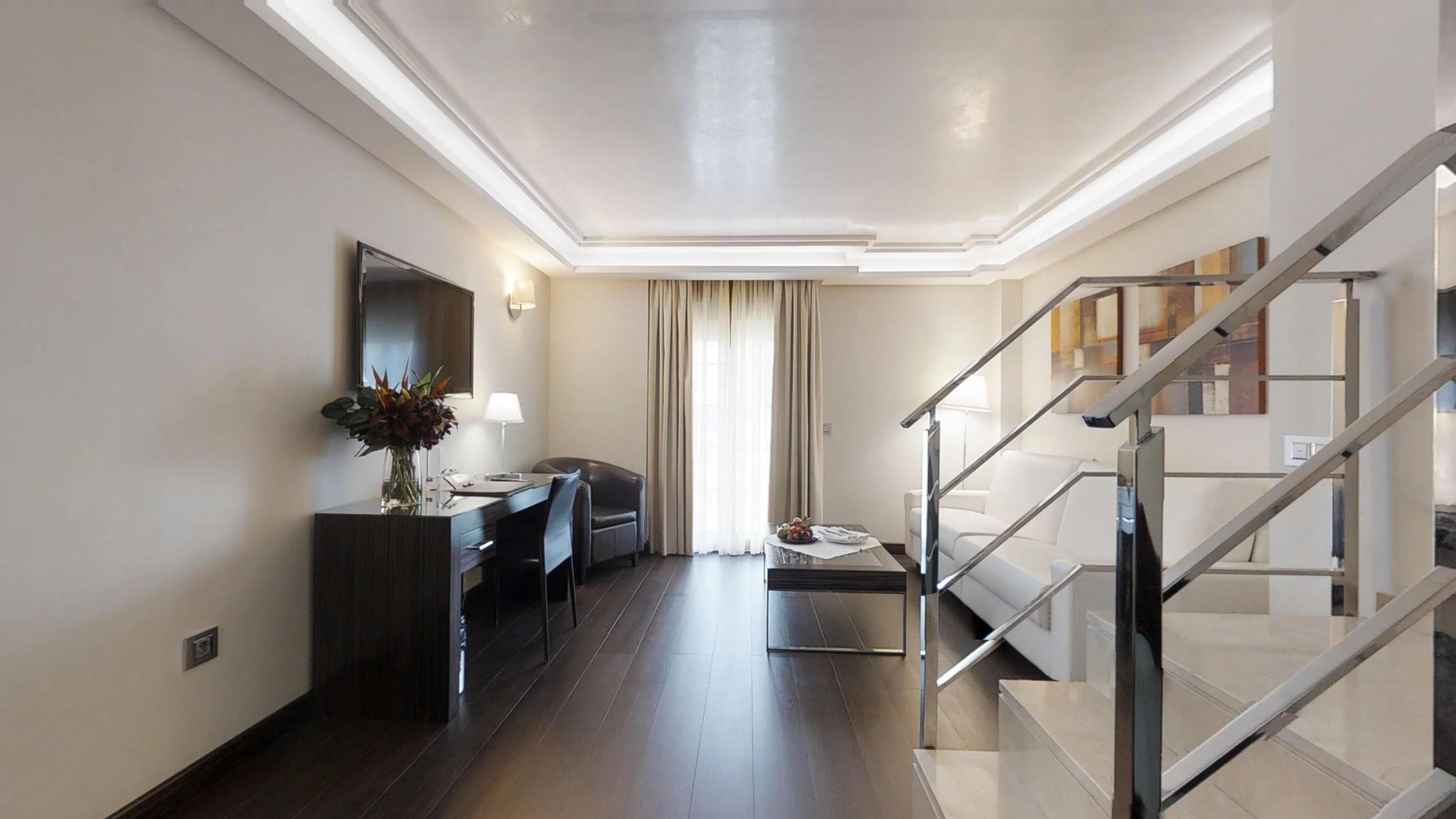 Vincci Seleccion Aleysa Hotel Benalmadena Bagian luar foto A suite at the hotel