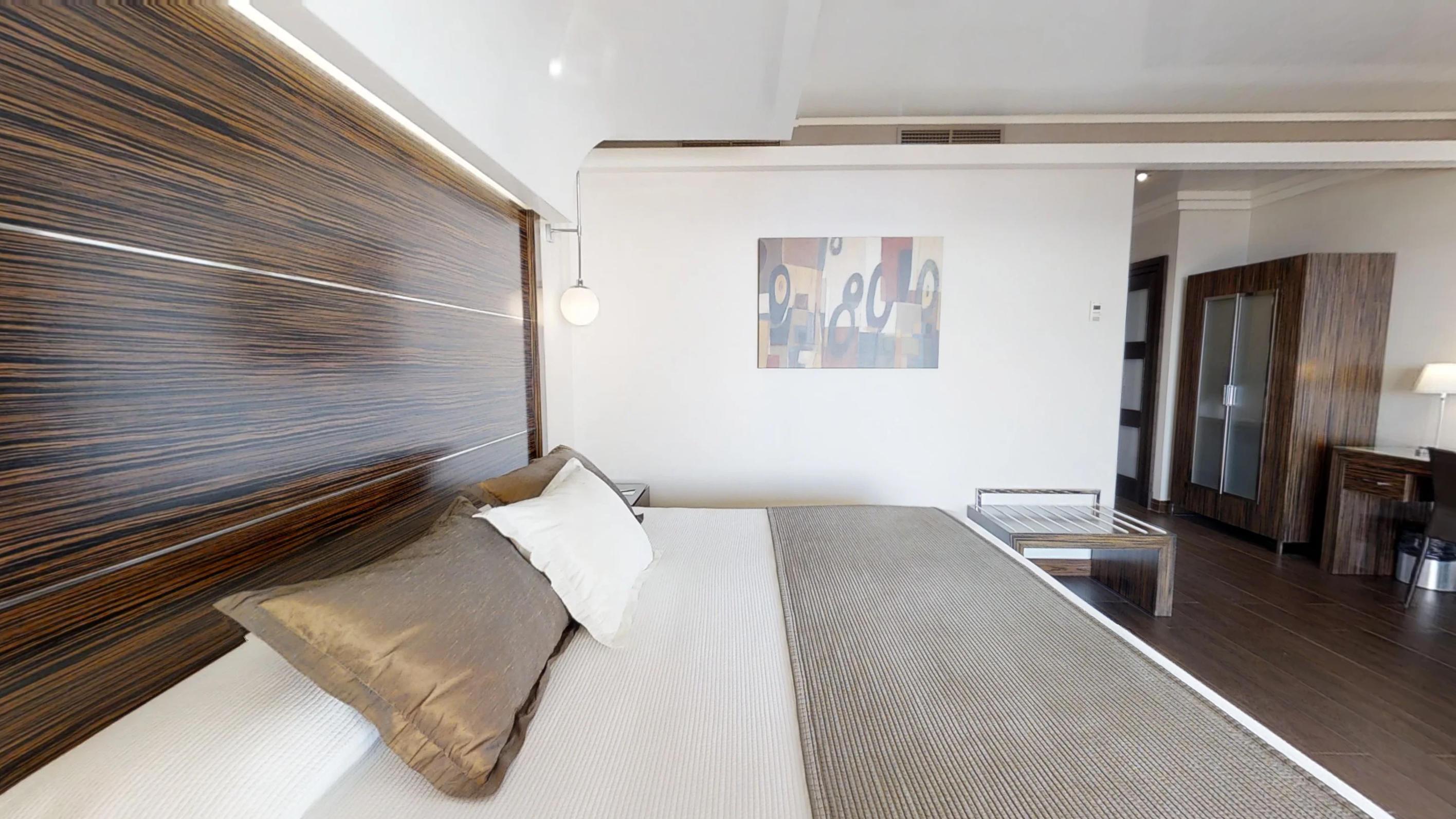 Vincci Seleccion Aleysa Hotel Benalmadena Bagian luar foto A bedroom in the hotel