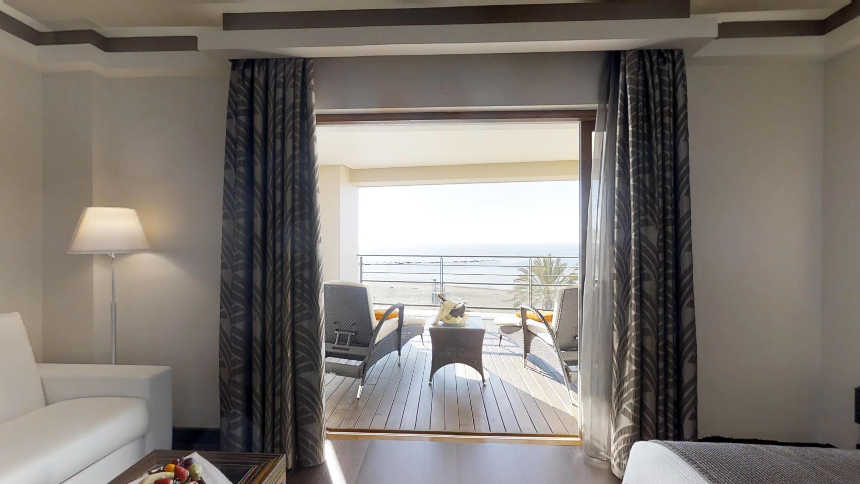 Vincci Seleccion Aleysa Hotel Benalmadena Bagian luar foto A room at the hotel
