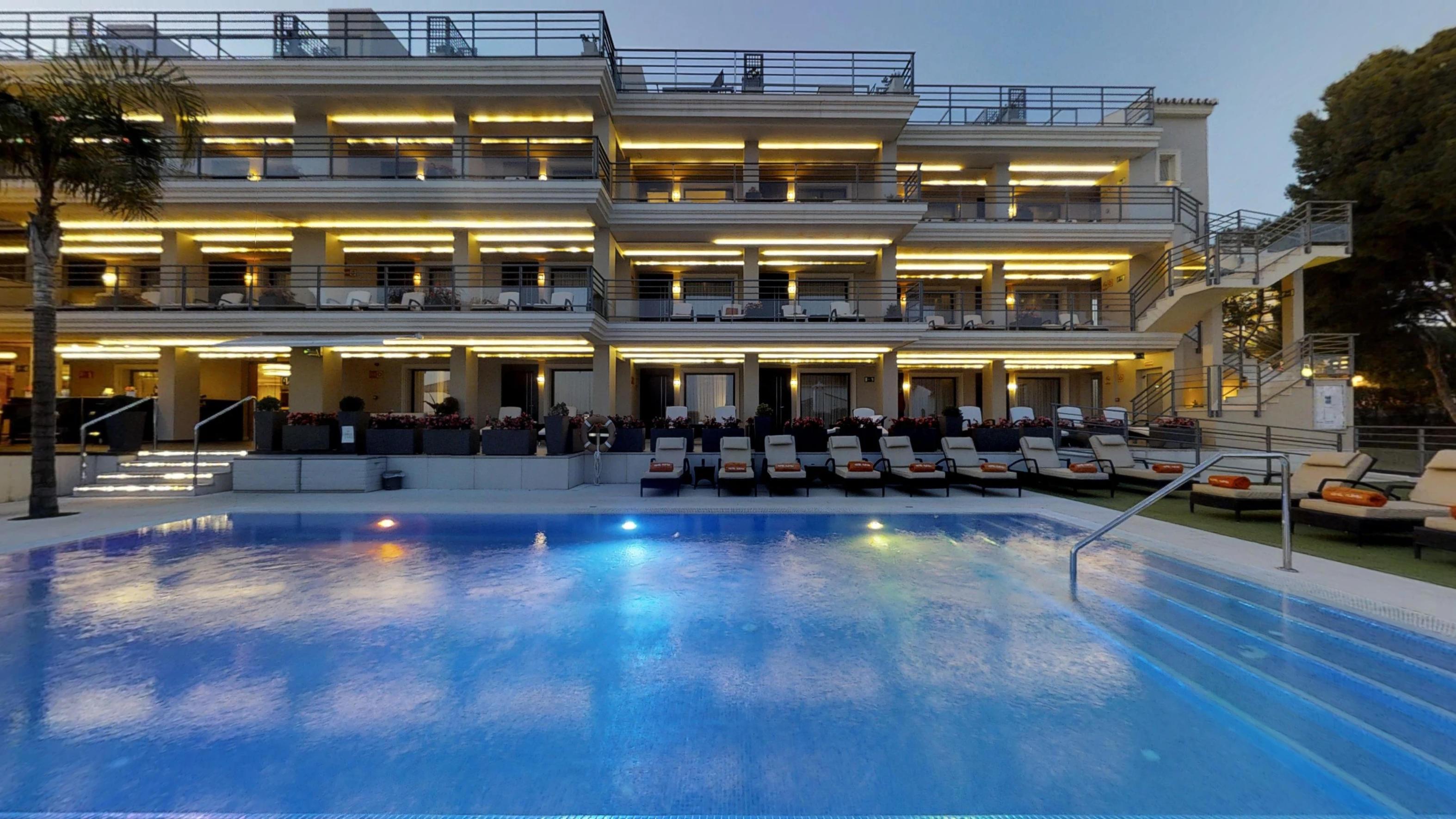 Vincci Seleccion Aleysa Hotel Benalmadena Bagian luar foto The hotel's pool