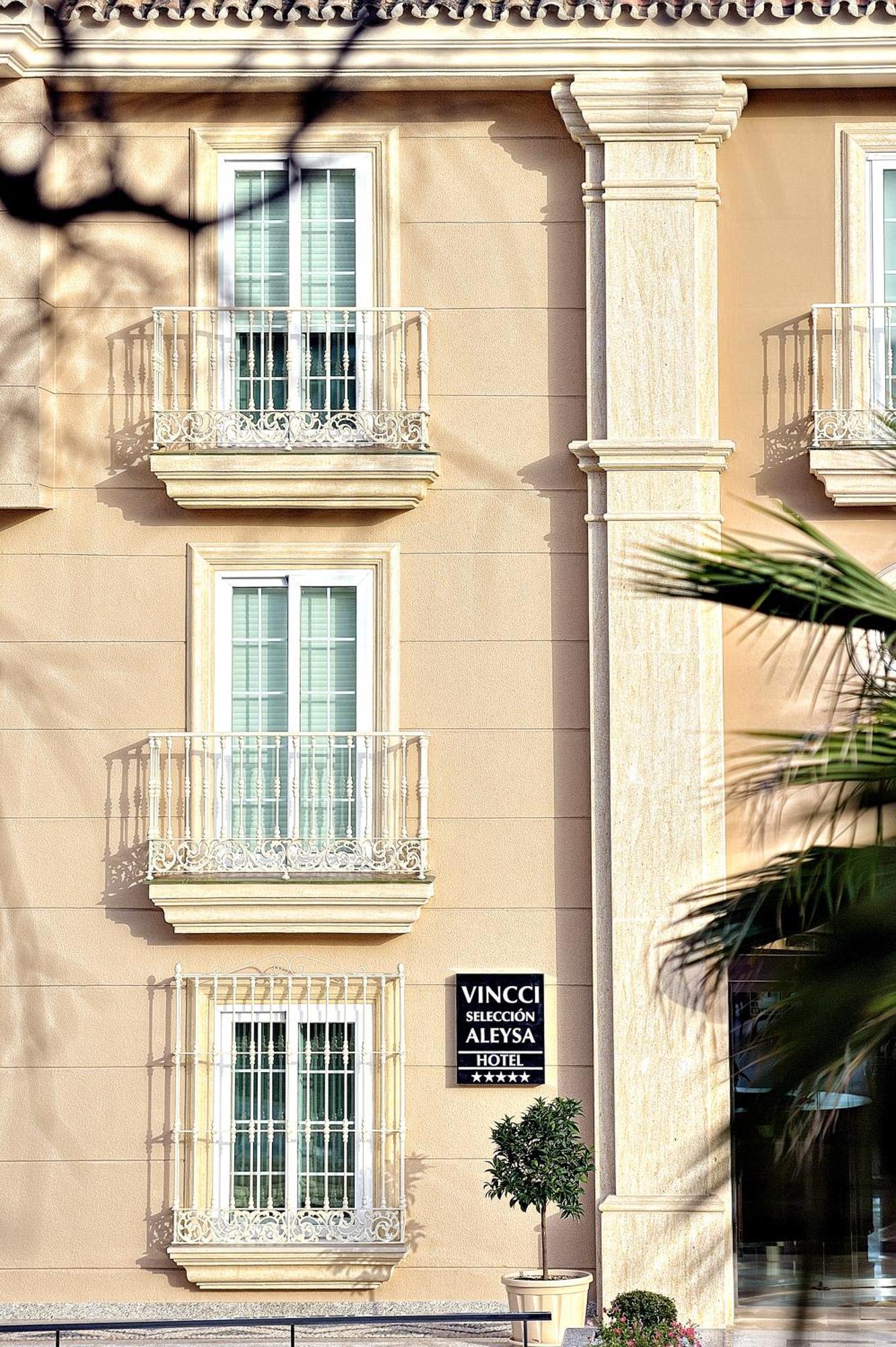 Vincci Seleccion Aleysa Hotel Benalmadena Bagian luar foto Facade of the hotel