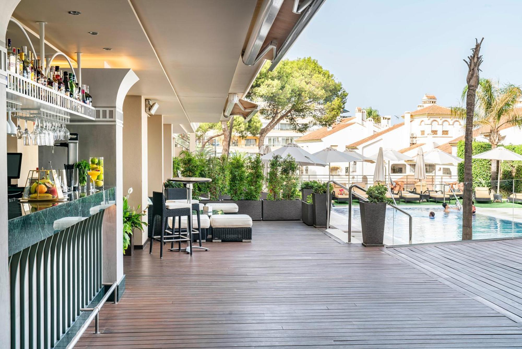 Vincci Seleccion Aleysa Hotel Benalmadena Bagian luar foto The hotel's rooftop bar