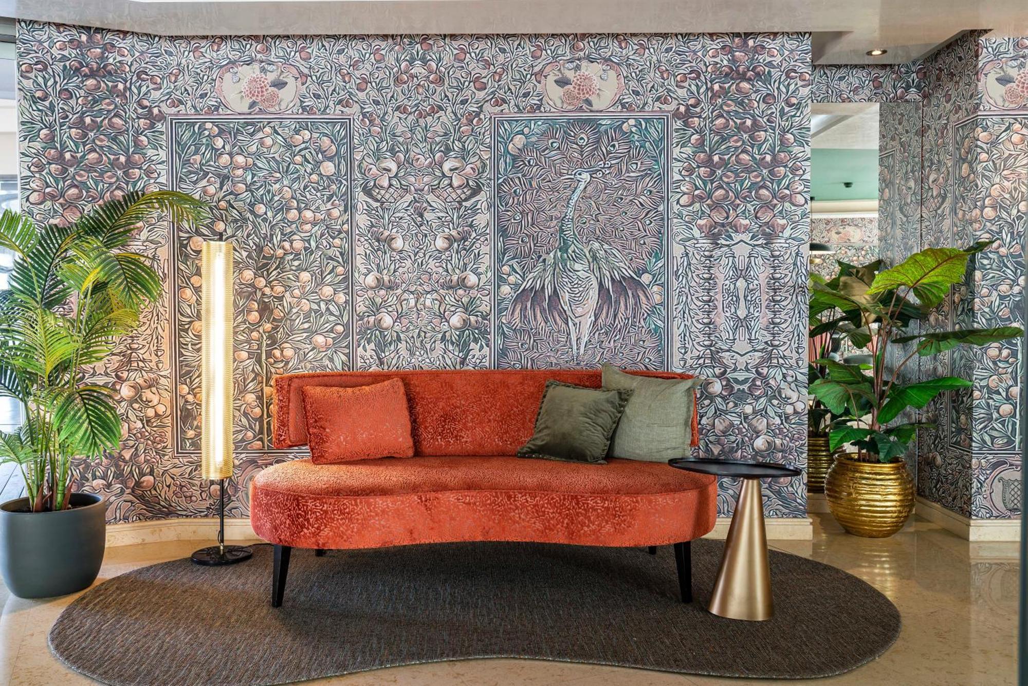 Vincci Seleccion Aleysa Hotel Benalmadena Bagian luar foto The lobby of the hotel