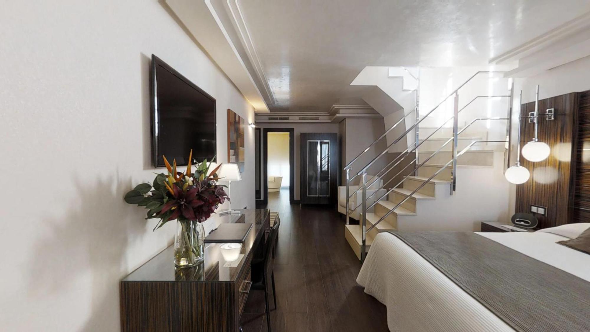 Vincci Seleccion Aleysa Hotel Benalmadena Ruang foto A suite at the hotel